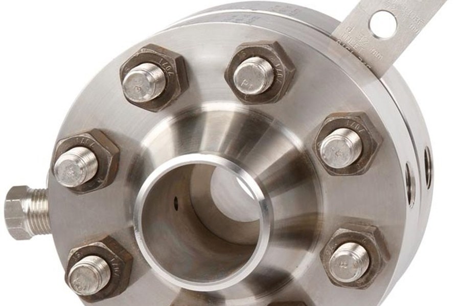 Machined stainless steel blind flange